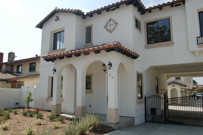 Building Photo - 425 W Duarte Rd