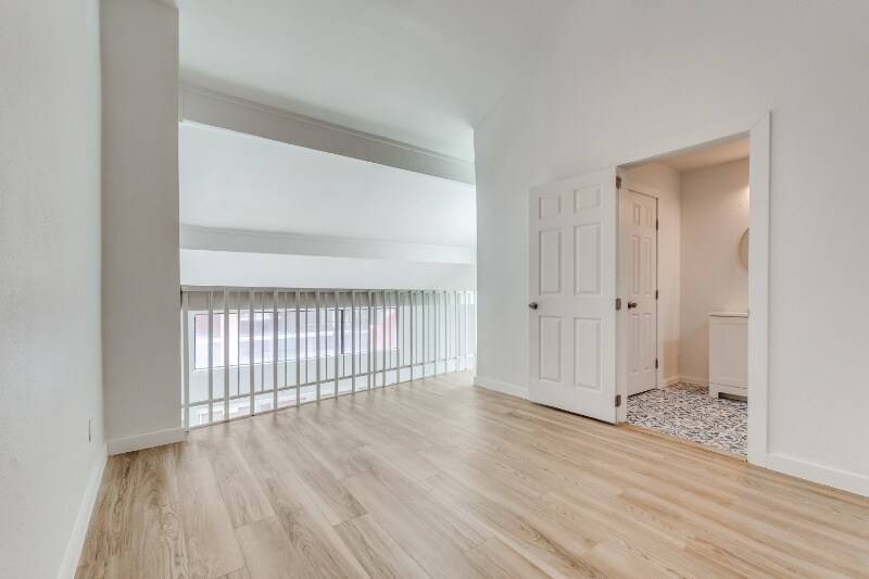 Building Photo - 7152 Fair Oaks Ave