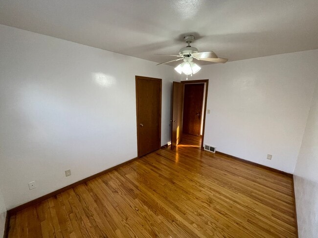 Building Photo - 525 E 47th St