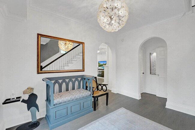 Building Photo - 614 Poinciana Dr