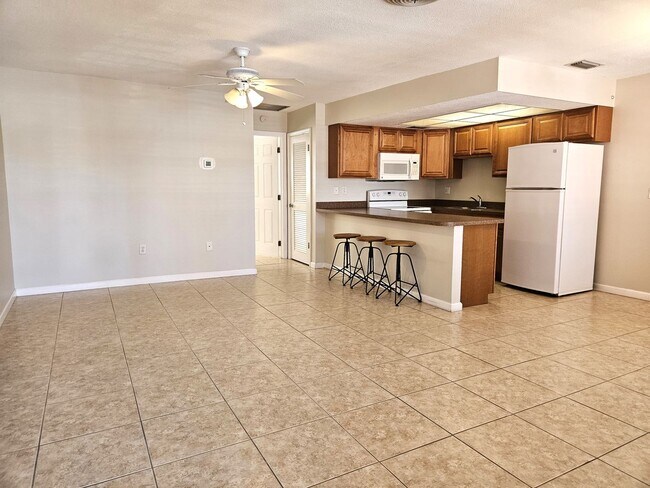 Building Photo - Annual 2nd Floor Condo For Rent located on...