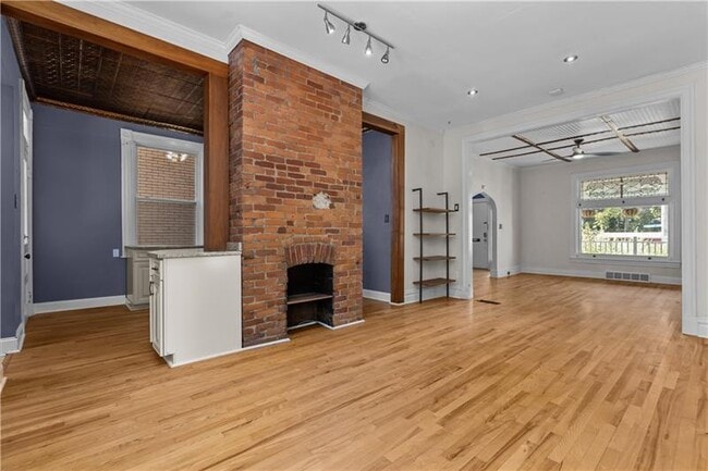 Building Photo - 5625 Wellesley Ave