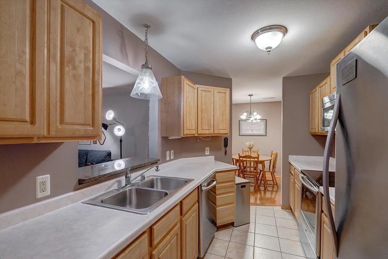 Building Photo - 102 Prairie Heights Dr