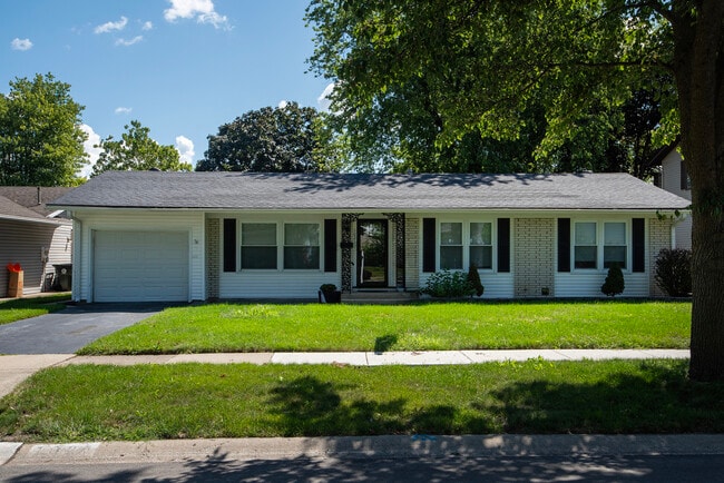 Primary Photo - 1021 Lonsdale Rd