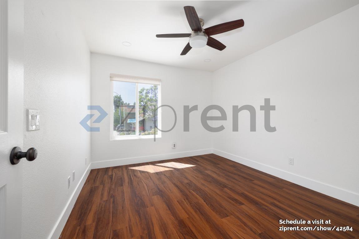 Building Photo - 13894 Paseo Zaldivar