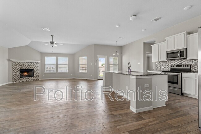 Building Photo - 6117 Verde Dr