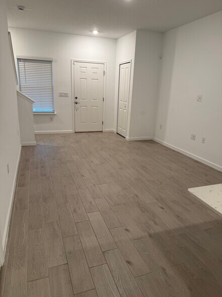 Building Photo - 3409 SW 34th Avenue Cir