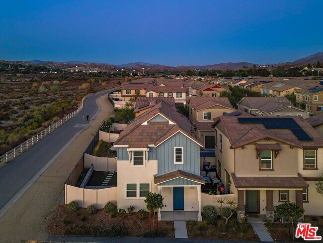 Building Photo - 27639 Sawtooth Ln