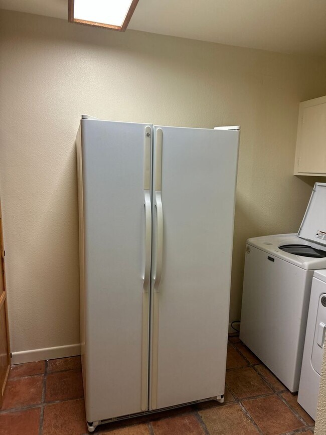 Building Photo - ONE BEDROOM, one bath, FULLY FURNISHED; ALL BILLS PAID