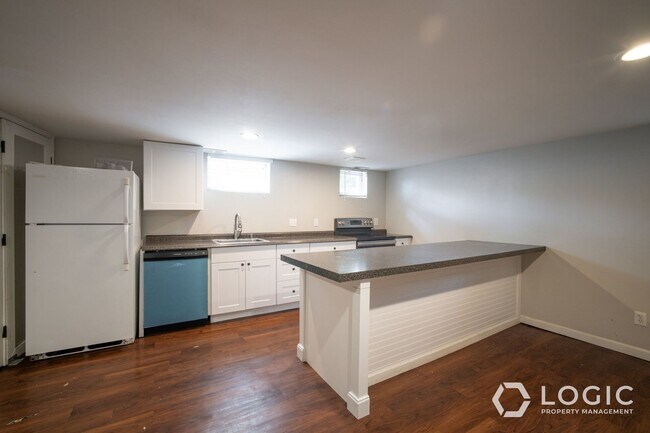 Building Photo - 822 E 50 S