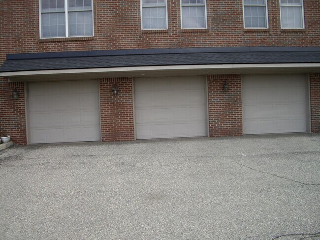 Building Photo - 5688 Wellesley Ln