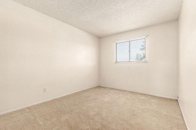 Building Photo - 5742 N 43rd Dr