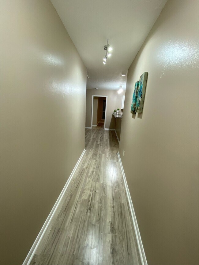 Building Photo - 8825 E Buffalo Cir