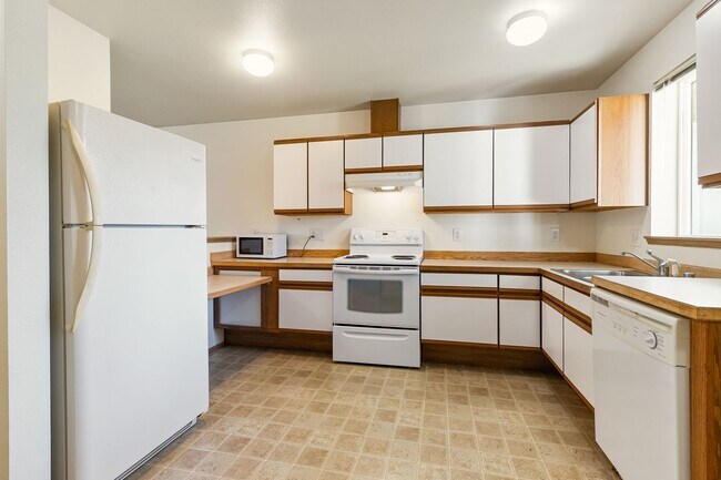 Building Photo - Sehome View Apartments – Timeless Comfort ...
