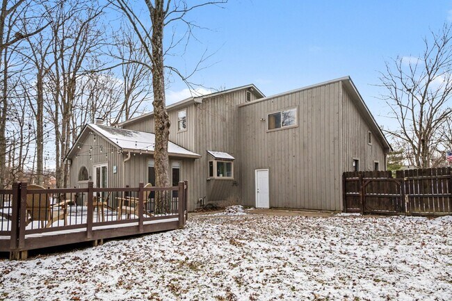 Building Photo - 4289 Pinetree Ln