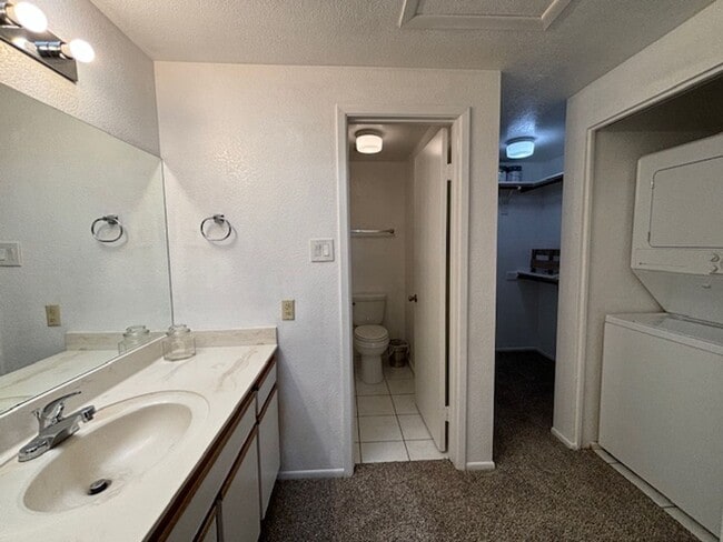 Building Photo - 1 Bedroom - 1 Bath
