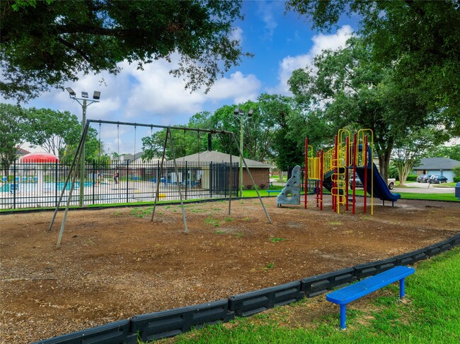 Building Photo - 10904 Birch Dr