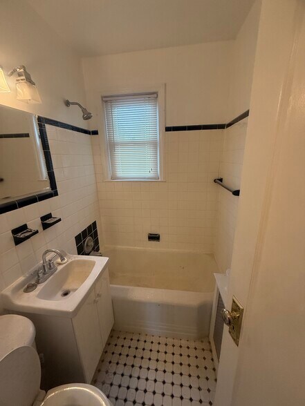 Building Photo - 101 N Waldinger St