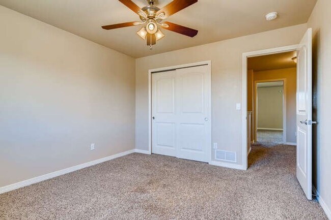 Building Photo - Evolve Real Estate: Available November 1 U...