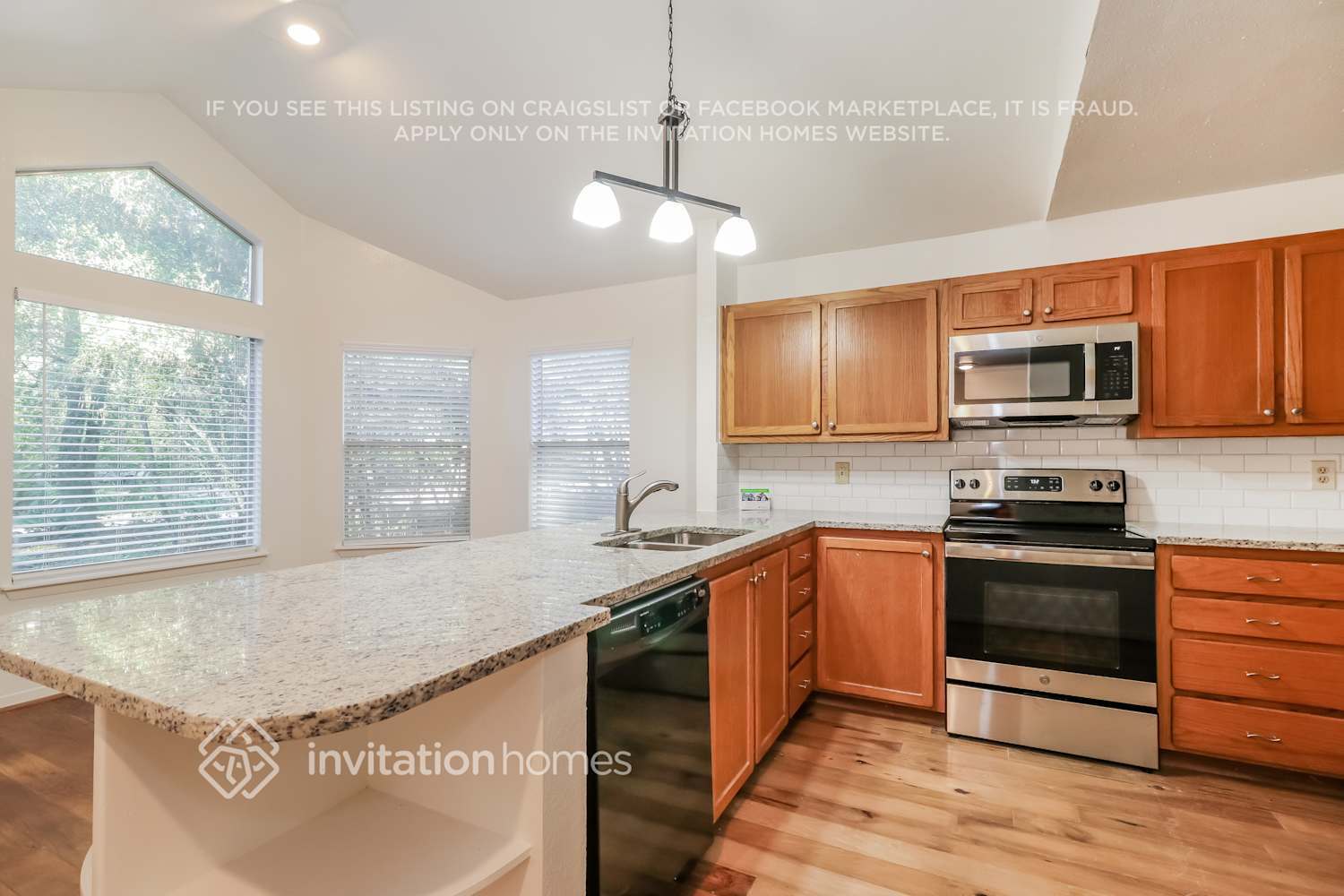 Building Photo - 10 Shallow Pond Pl