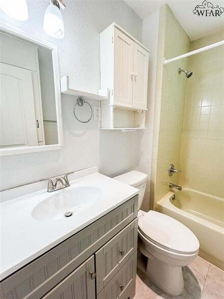 Building Photo - 1514 Christine Rd