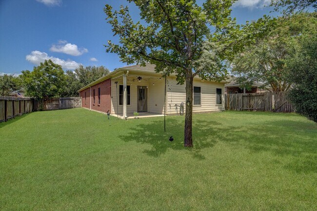 Building Photo - 623 W Newport Bend