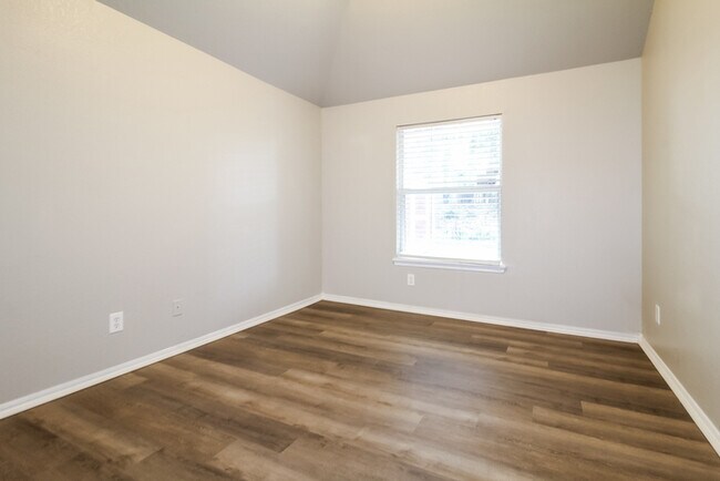 Building Photo - 3905 Penny Dr