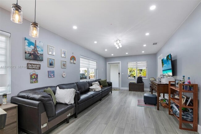 Building Photo - 1620 SW 19th St