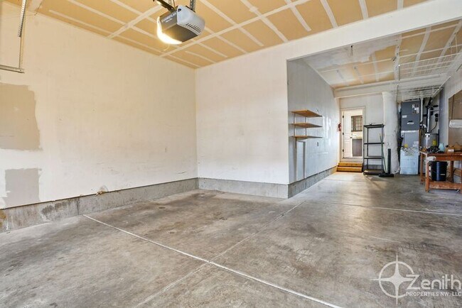 Building Photo - 15205 NE 102nd Way