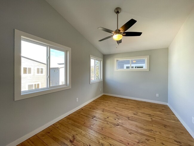 Building Photo - Beautiful Newer-Construction Cottage in So...