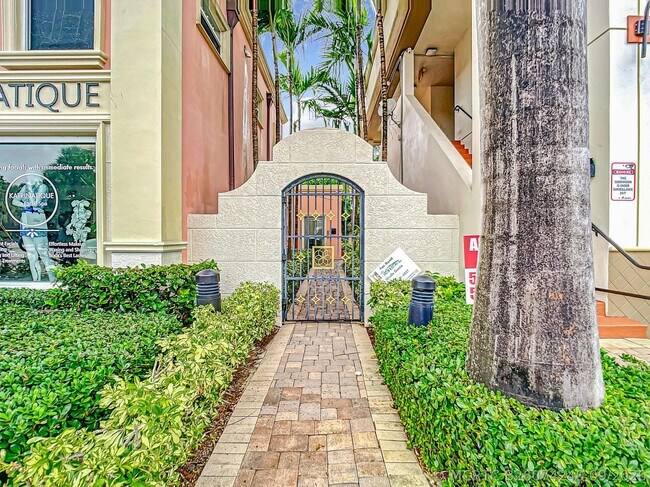 Building Photo - 801 E Palmetto Park Rd