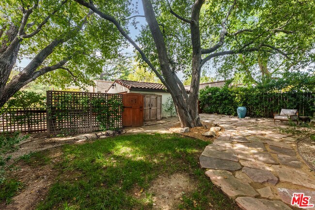 Building Photo - 1462 Mentone Ave