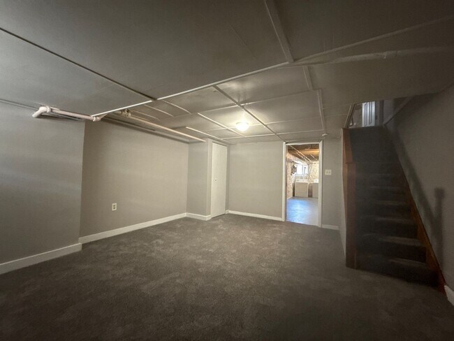 Building Photo - Three Bedroom Home In Baltimore