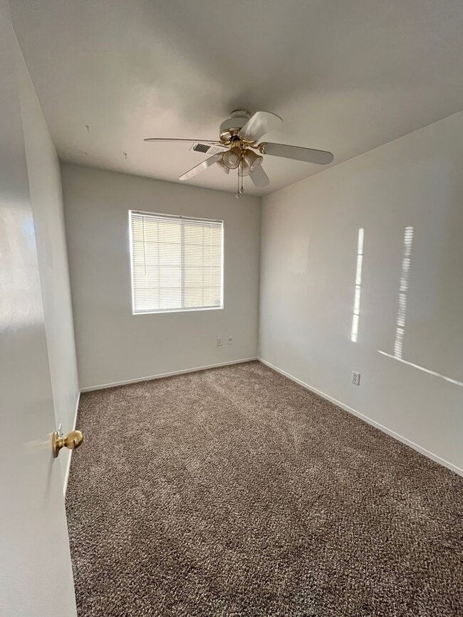 Building Photo - Single Family Home