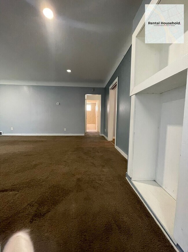 Building Photo - Stunning & Spacious 3-Bedroom Home in Warren!