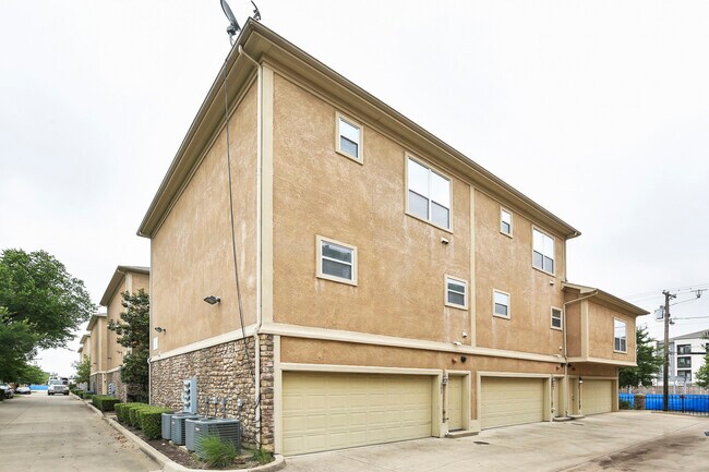 Building Photo - 3119 Cedarplaza Ln