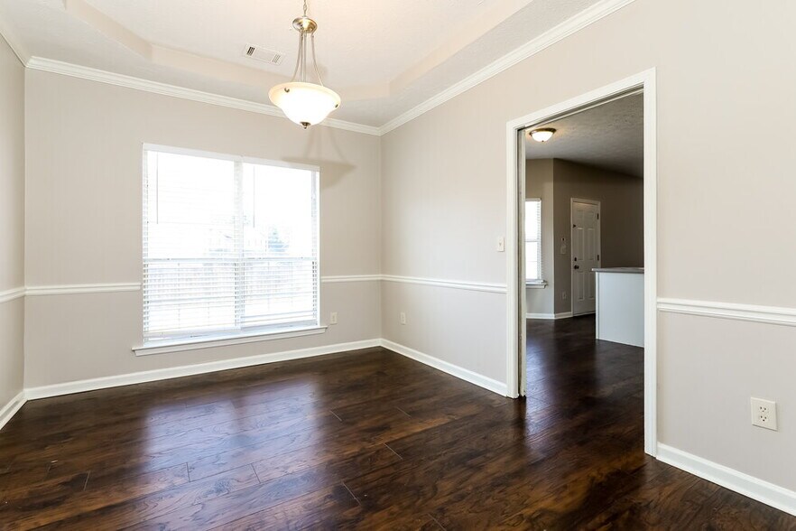 Building Photo - 10669 Daisy Cove