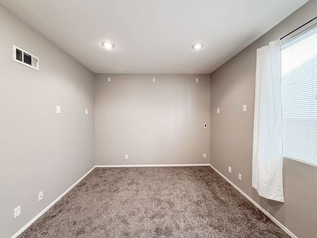 Building Photo - AVAILABLE NOW! 4 BED / 3 BATH TEMEKU HILLS HOME FOR RENT! LARGE BACKYARD + AMENITIES GALORE!