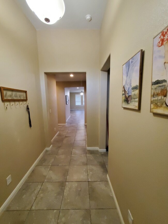 Building Photo - 103 Shadow Mountain Dr