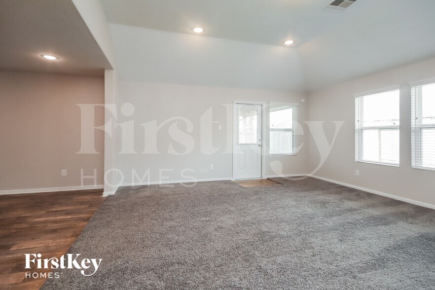 Building Photo - 1023 Ranch Oak Dr