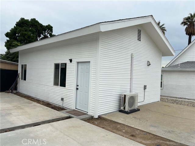 Building Photo - 9630 San Bernardino Rd