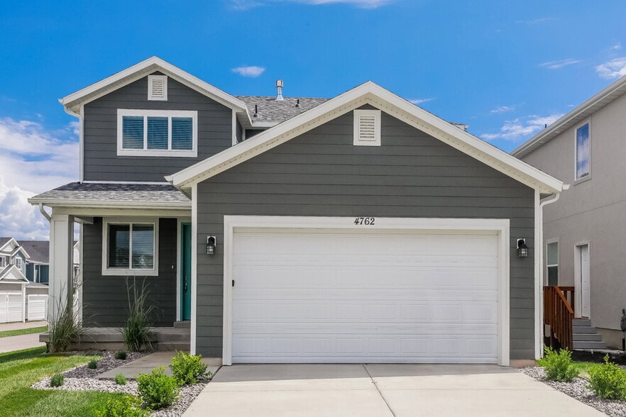 Primary Photo - 4762 E Lk Cor Dr