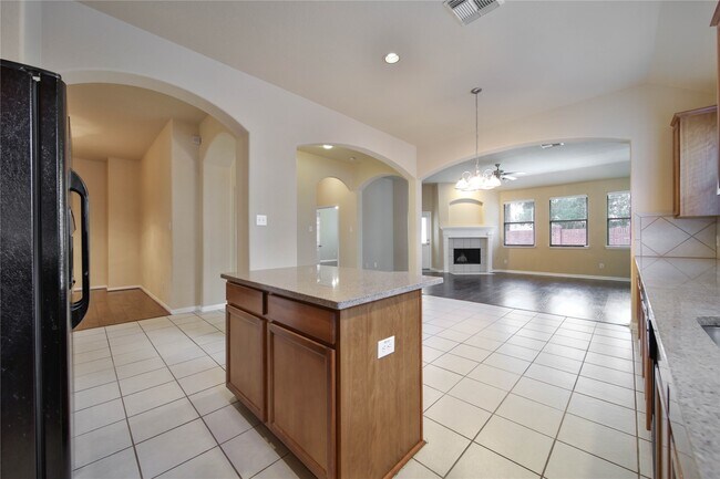 Building Photo - 26022 Trailcliff Ct