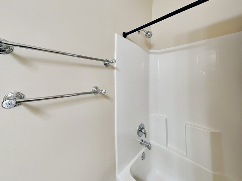 Building Photo - 5301 Cedar Mill Dr