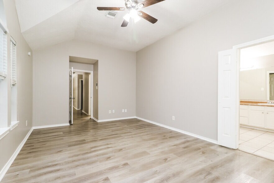 Building Photo - 1723 Milholland Dr