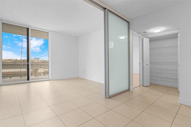 Building Photo - 850 N Miami Ave