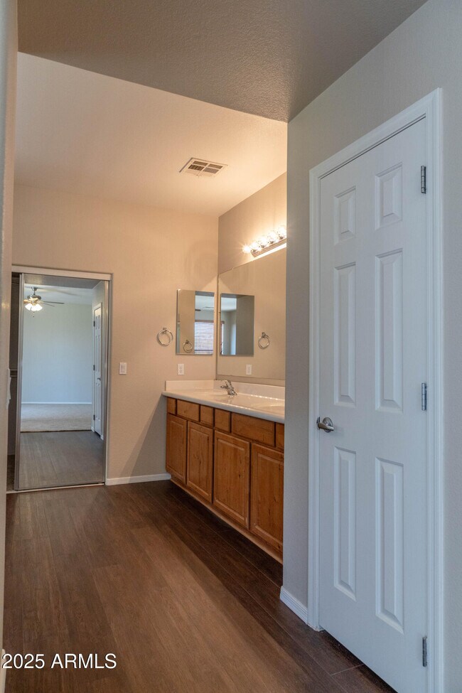 Building Photo - 6231 S Pearl Dr