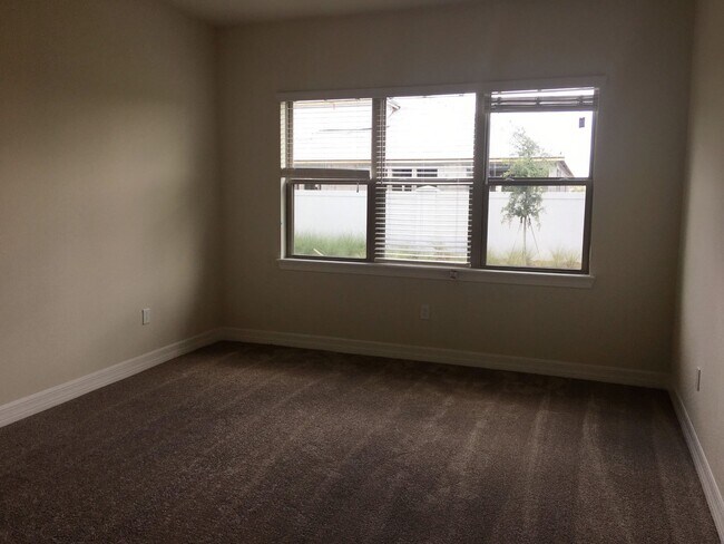 Building Photo - Dr Phillips area 4 bed 3 1/2 bath home