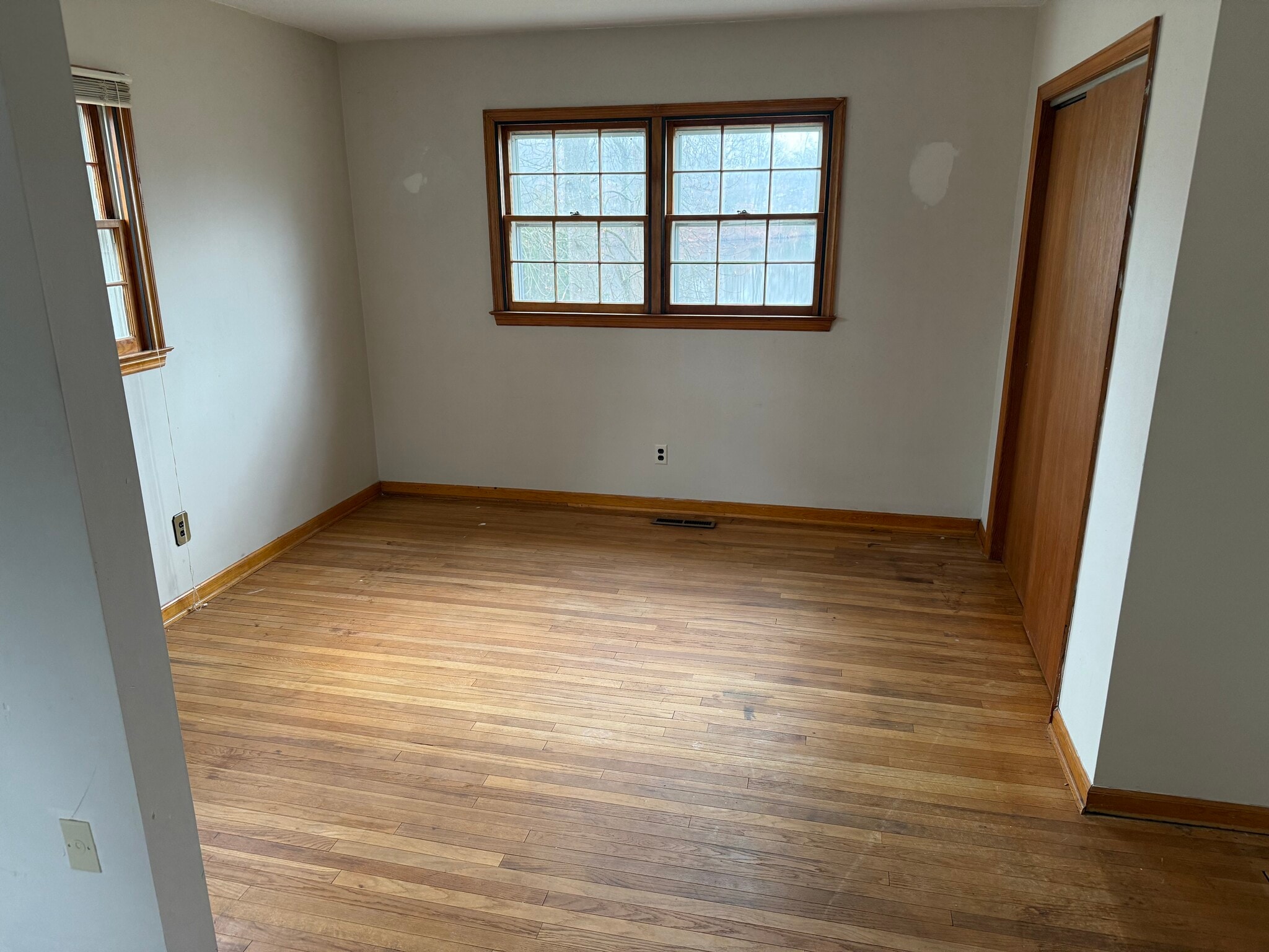 Building Photo - 448 Lake Ave