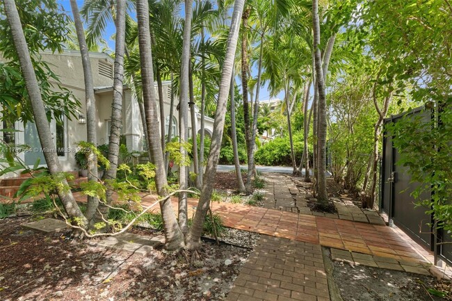 Building Photo - 2280 SW 16th Ct